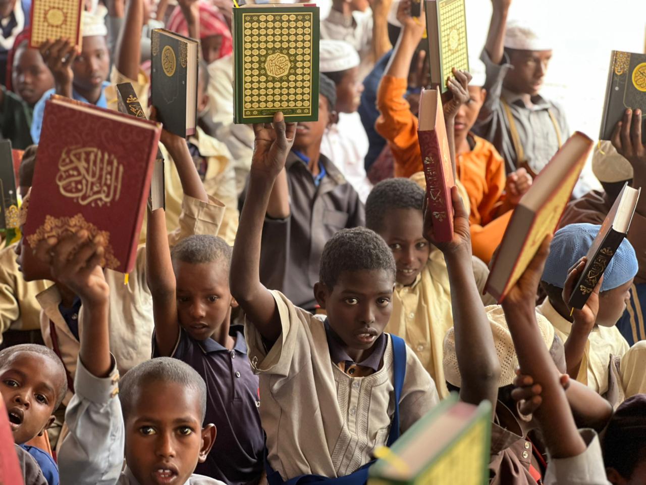 توزيع 500 مصحف  في مخيمات اللاجئين - كينيا
